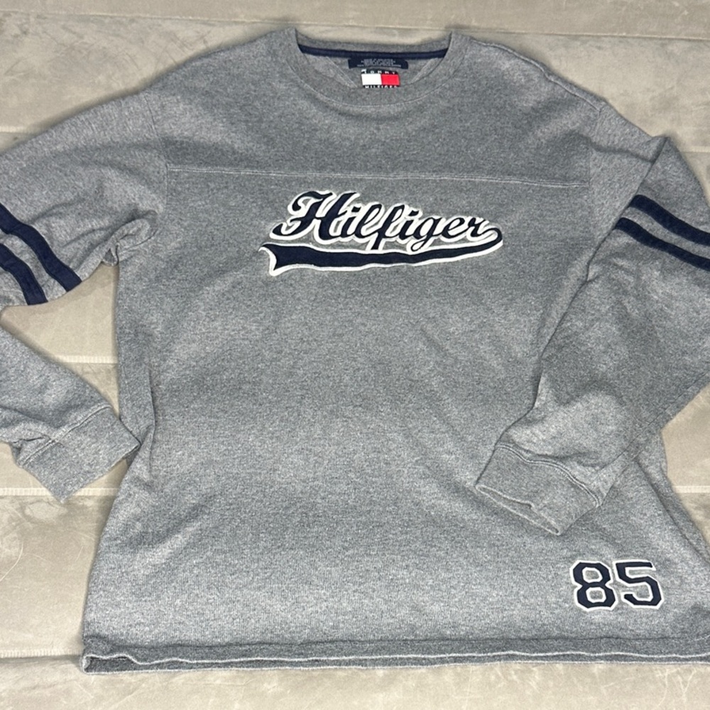 Tommy Hilfiger 100% Cotton Gray Embroidered Crewneck with Navy Accents